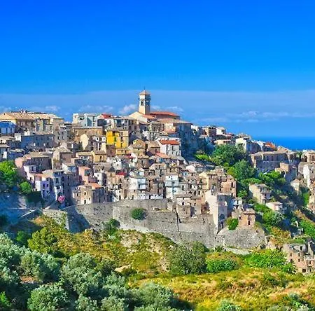 Ophi House Semesterbostad